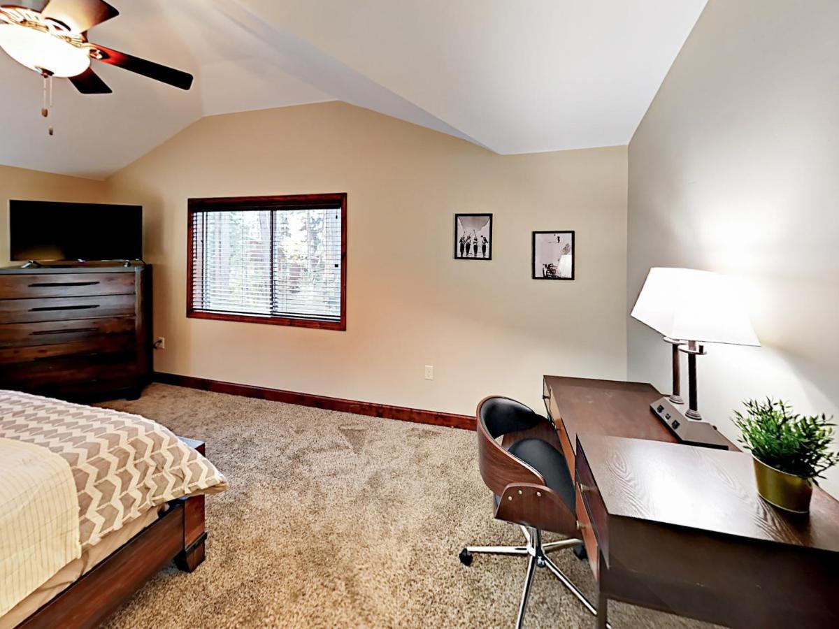 Popular attractions Area Nearby Property